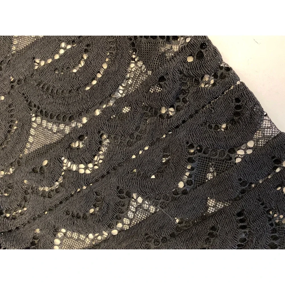 Raviya black lace